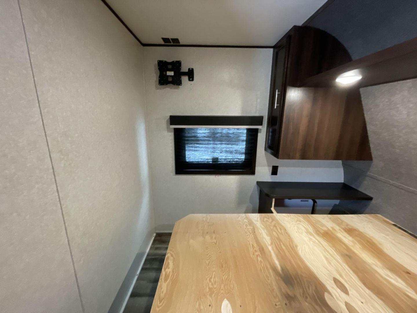 2020 JAYCO JAY FLIGHT 284BHS (1UJBJ0BR0L1) , located at 4319 N Main Street, Cleburne, TX, 76033, (817) 221-0660, 32.435829, -97.384178 - Photo#17