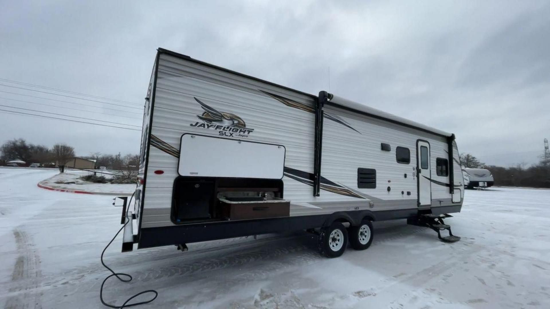 2020 JAYCO JAY FLIGHT 284BHS (1UJBJ0BR0L1) , located at 4319 N Main Street, Cleburne, TX, 76033, (817) 221-0660, 32.435829, -97.384178 - Photo#1