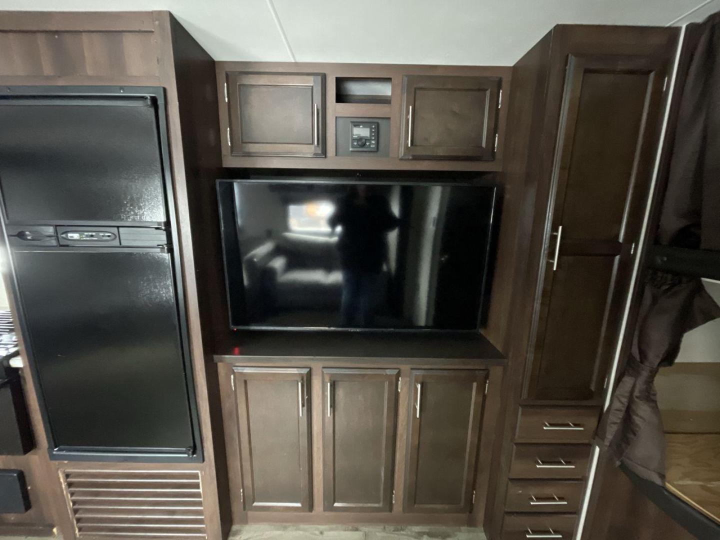 2020 JAYCO JAY FLIGHT 284BHS (1UJBJ0BR0L1) , located at 4319 N Main Street, Cleburne, TX, 76033, (817) 221-0660, 32.435829, -97.384178 - Photo#19