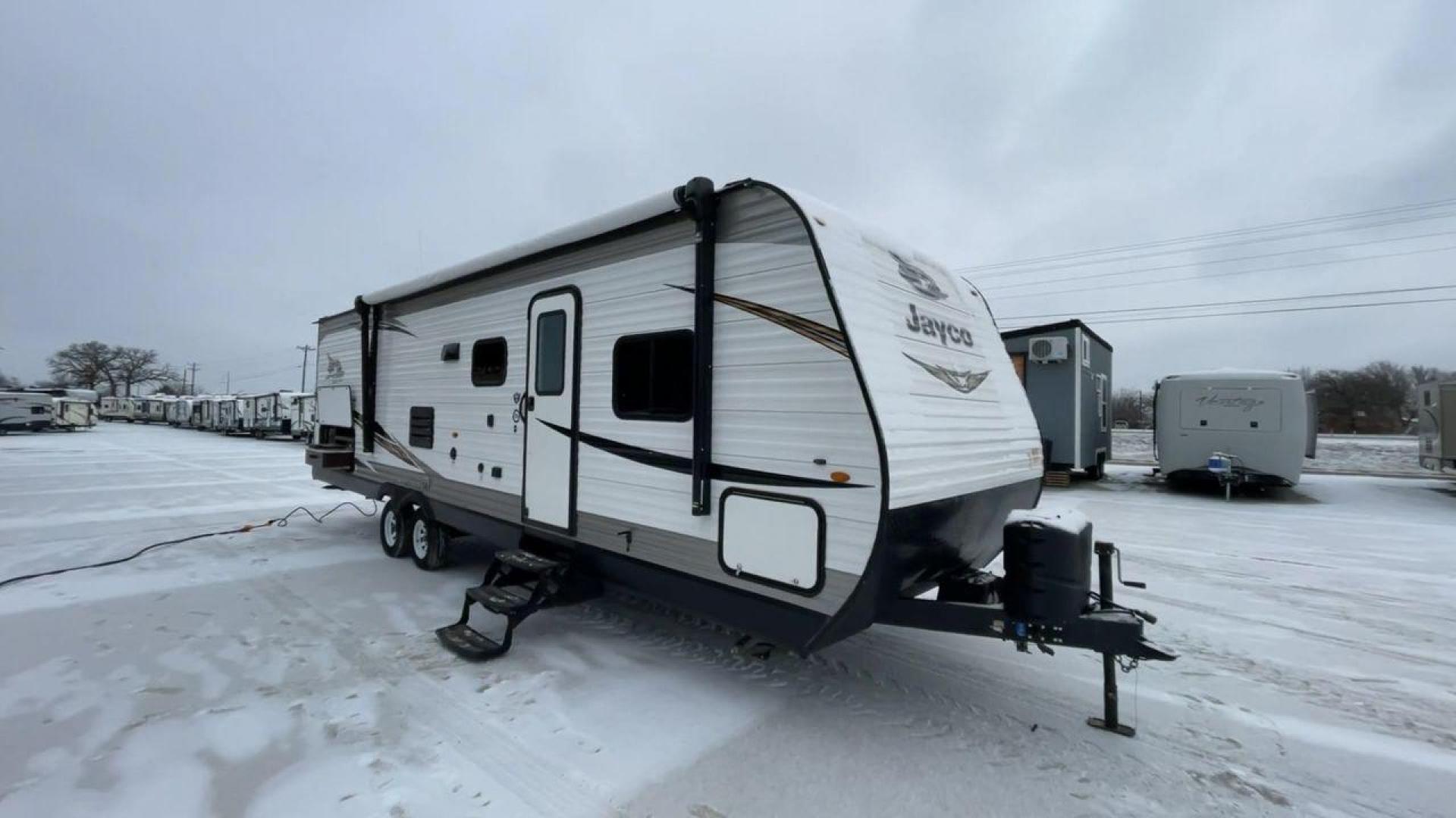 2020 JAYCO JAY FLIGHT 284BHS (1UJBJ0BR0L1) , located at 4319 N Main Street, Cleburne, TX, 76033, (817) 221-0660, 32.435829, -97.384178 - Photo#3