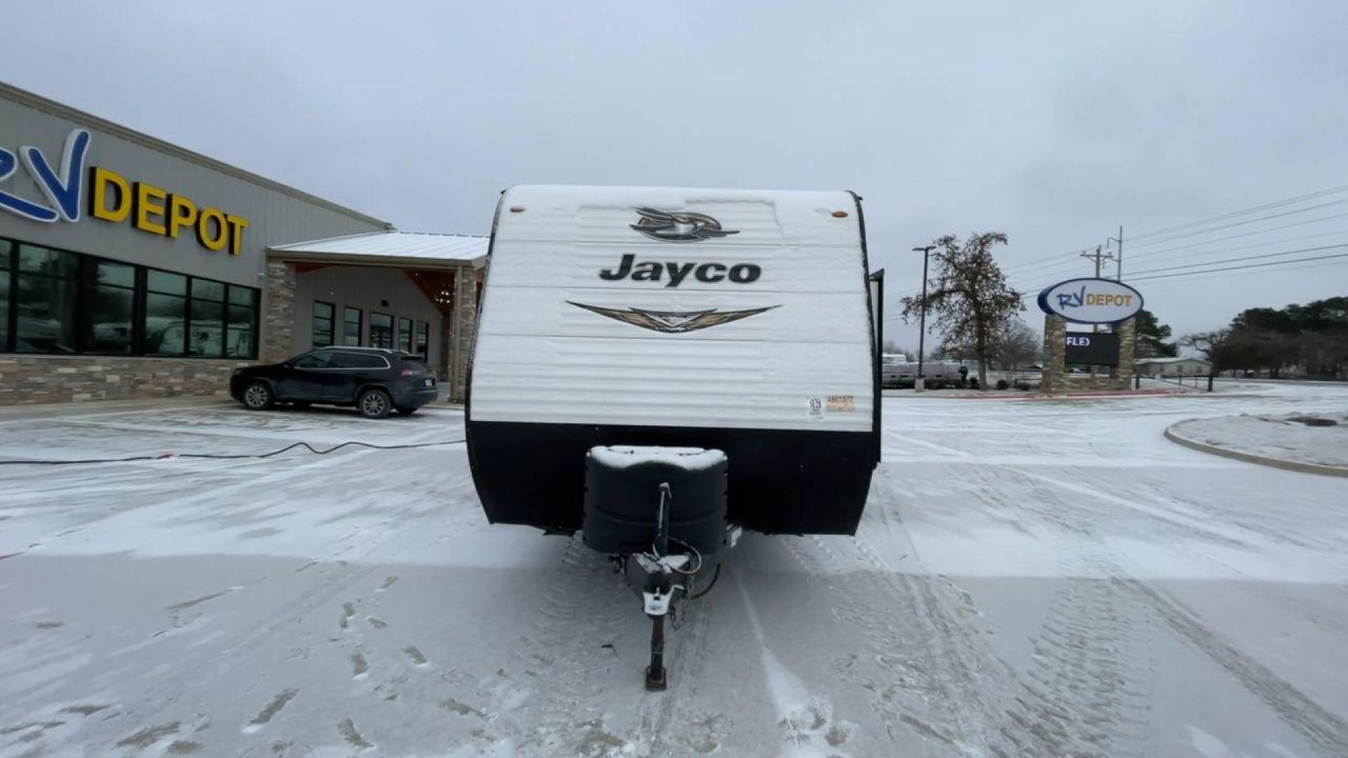 2020 JAYCO JAY FLIGHT 284BHS (1UJBJ0BR0L1) , located at 4319 N Main Street, Cleburne, TX, 76033, (817) 221-0660, 32.435829, -97.384178 - Photo#4