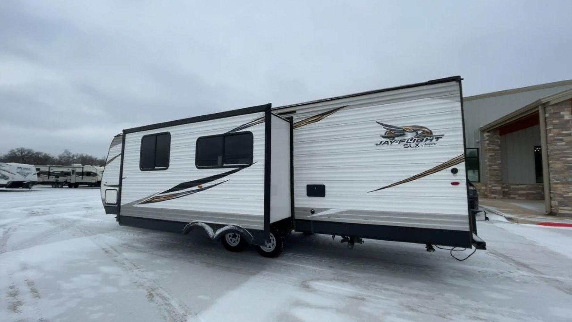 2020 JAYCO JAY FLIGHT 284BHS (1UJBJ0BR0L1) , located at 4319 N Main Street, Cleburne, TX, 76033, (817) 221-0660, 32.435829, -97.384178 - Photo#7