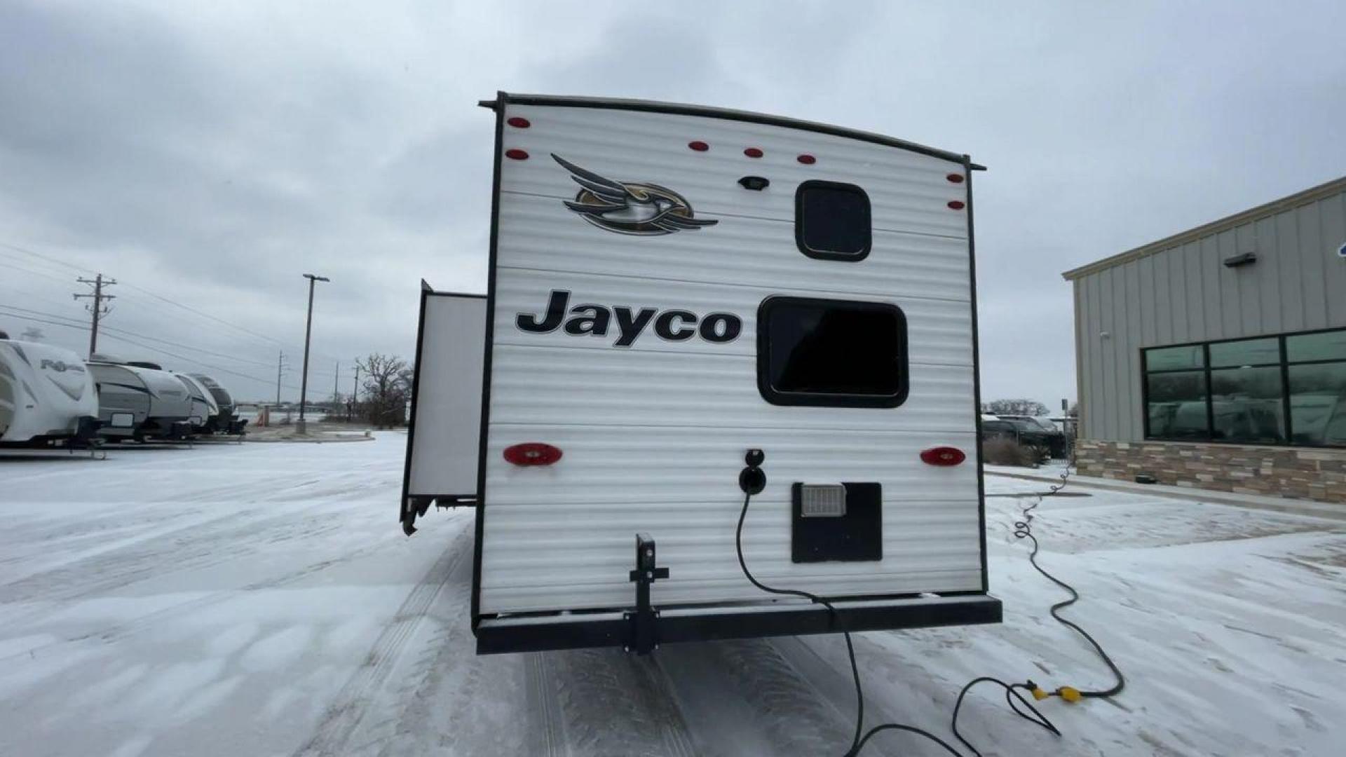 2020 JAYCO JAY FLIGHT 284BHS (1UJBJ0BR0L1) , located at 4319 N Main Street, Cleburne, TX, 76033, (817) 221-0660, 32.435829, -97.384178 - Photo#8