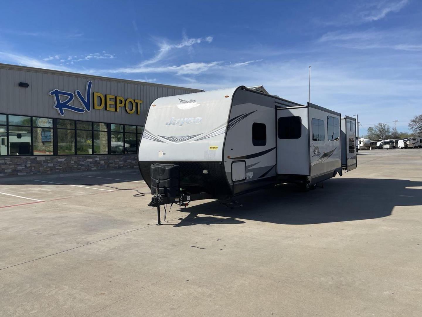 2020 JAYCO JAY FLIGHT 32BHDS (1UJBJ0BT3L1) , located at 4319 N Main Street, Cleburne, TX, 76033, (817) 221-0660, 32.435829, -97.384178 - Photo#0