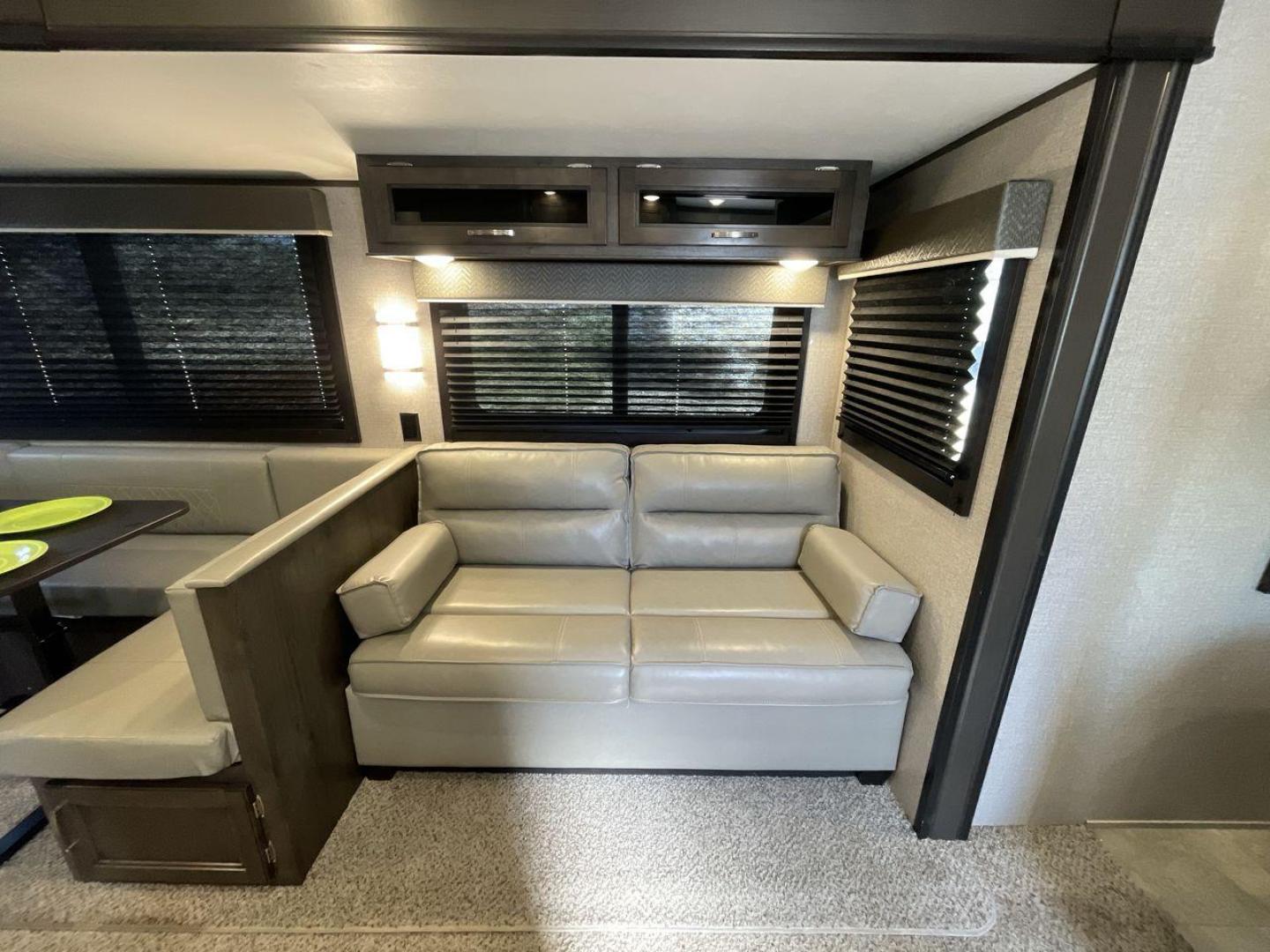 2020 JAYCO JAY FLIGHT 32BHDS (1UJBJ0BT3L1) , located at 4319 N Main Street, Cleburne, TX, 76033, (817) 221-0660, 32.435829, -97.384178 - Photo#12