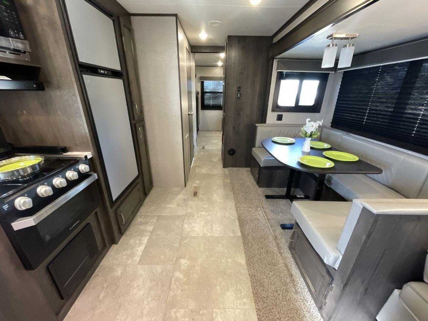 2020 JAYCO JAY FLIGHT 32BHDS (1UJBJ0BT3L1) , located at 4319 N Main Street, Cleburne, TX, 76033, (817) 221-0660, 32.435829, -97.384178 - Photo#13