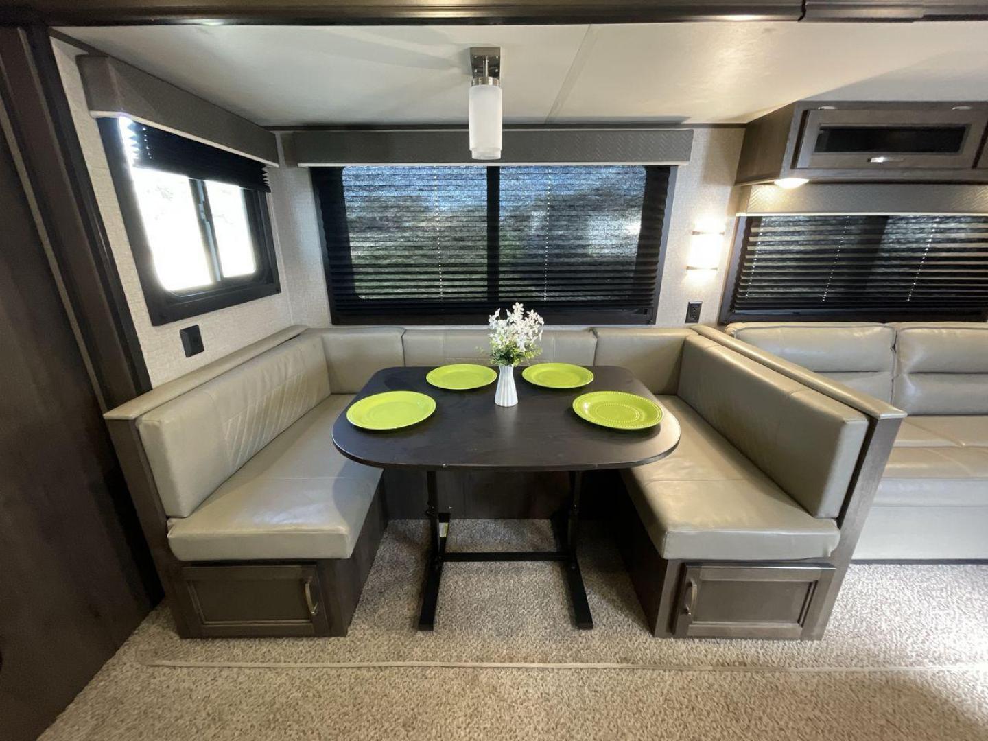 2020 JAYCO JAY FLIGHT 32BHDS (1UJBJ0BT3L1) , located at 4319 N Main Street, Cleburne, TX, 76033, (817) 221-0660, 32.435829, -97.384178 - Photo#14