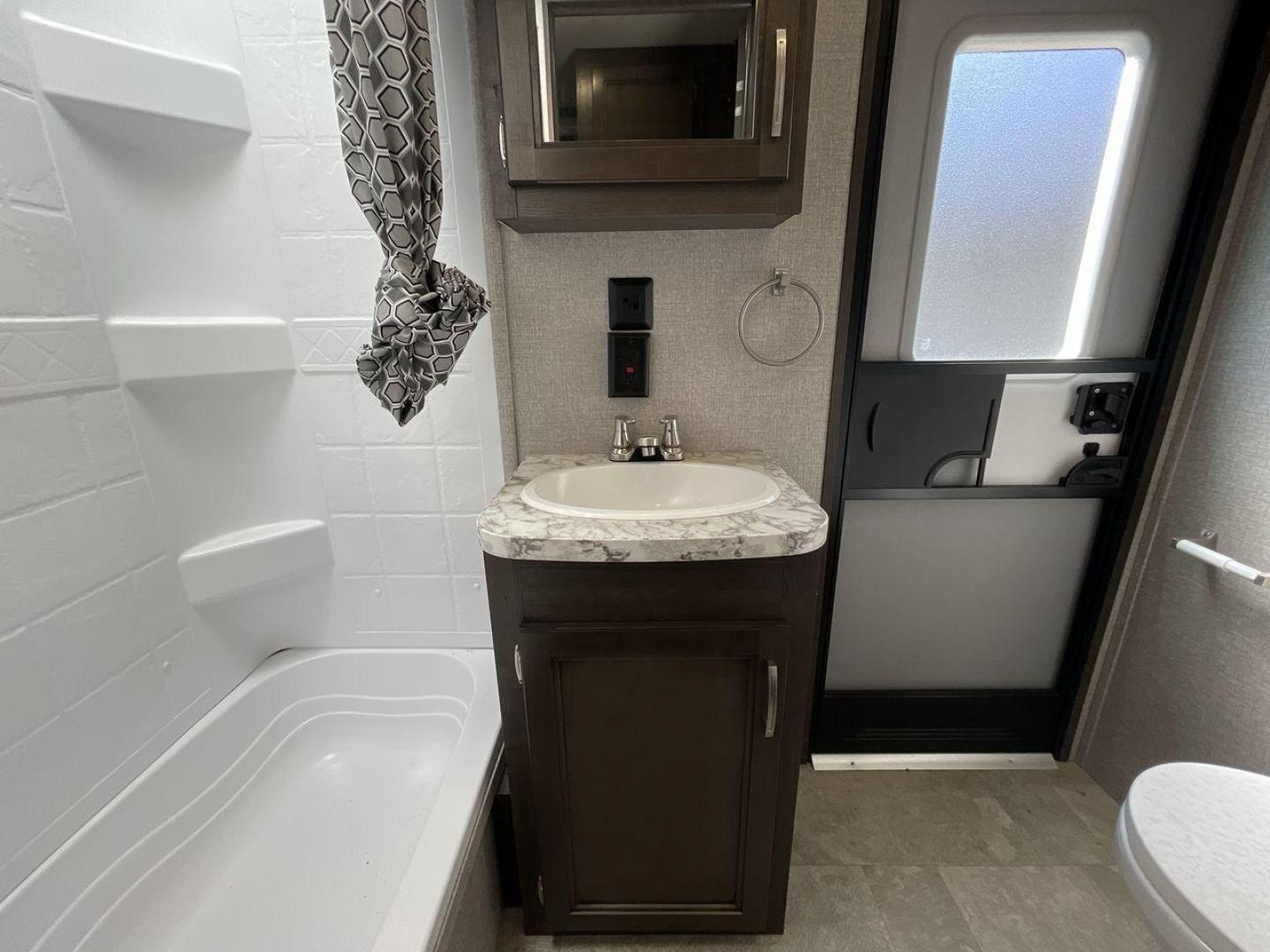 2020 JAYCO JAY FLIGHT 32BHDS (1UJBJ0BT3L1) , located at 4319 N Main Street, Cleburne, TX, 76033, (817) 221-0660, 32.435829, -97.384178 - Photo#16