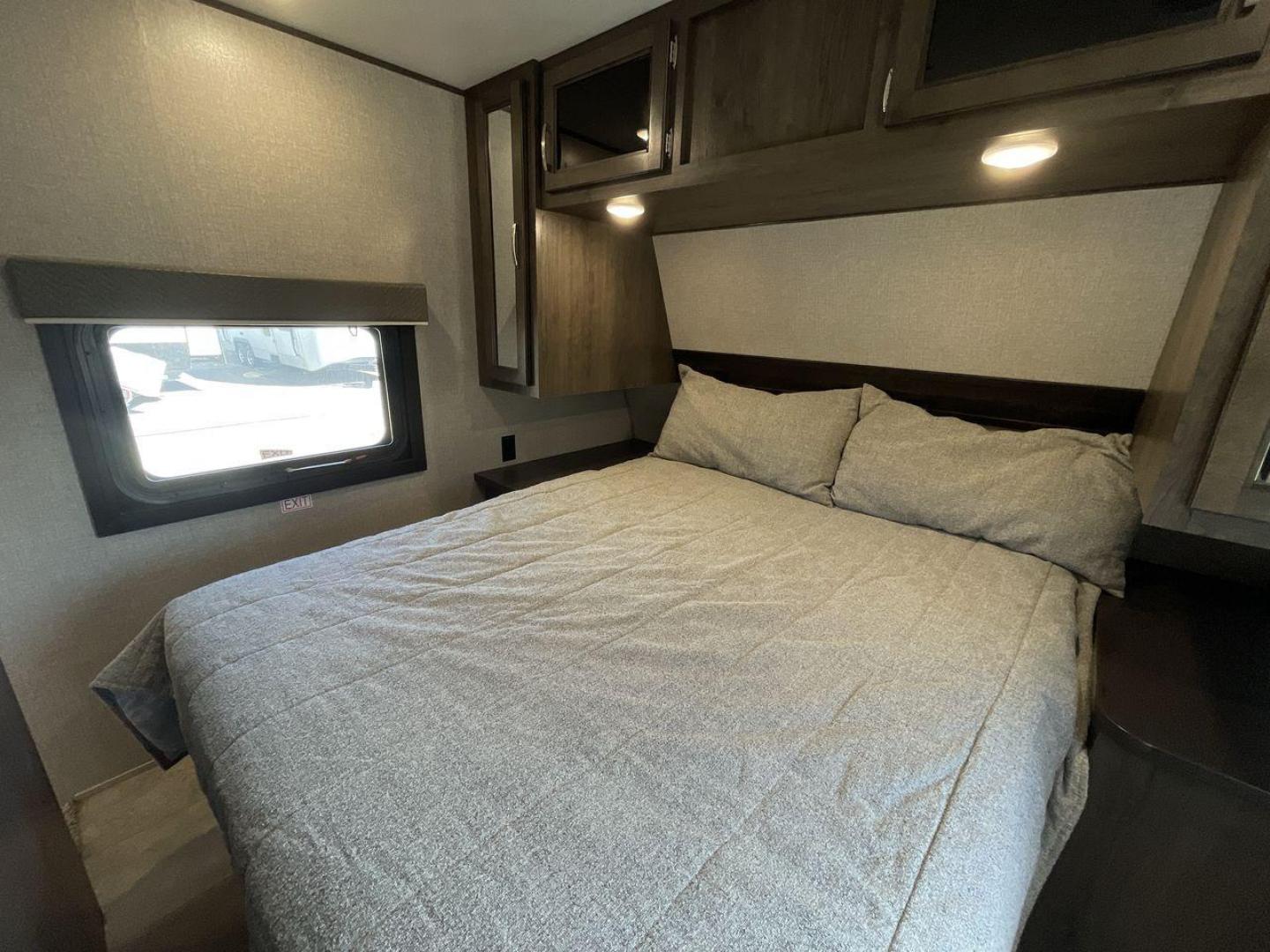 2020 JAYCO JAY FLIGHT 32BHDS (1UJBJ0BT3L1) , located at 4319 N Main Street, Cleburne, TX, 76033, (817) 221-0660, 32.435829, -97.384178 - Photo#18