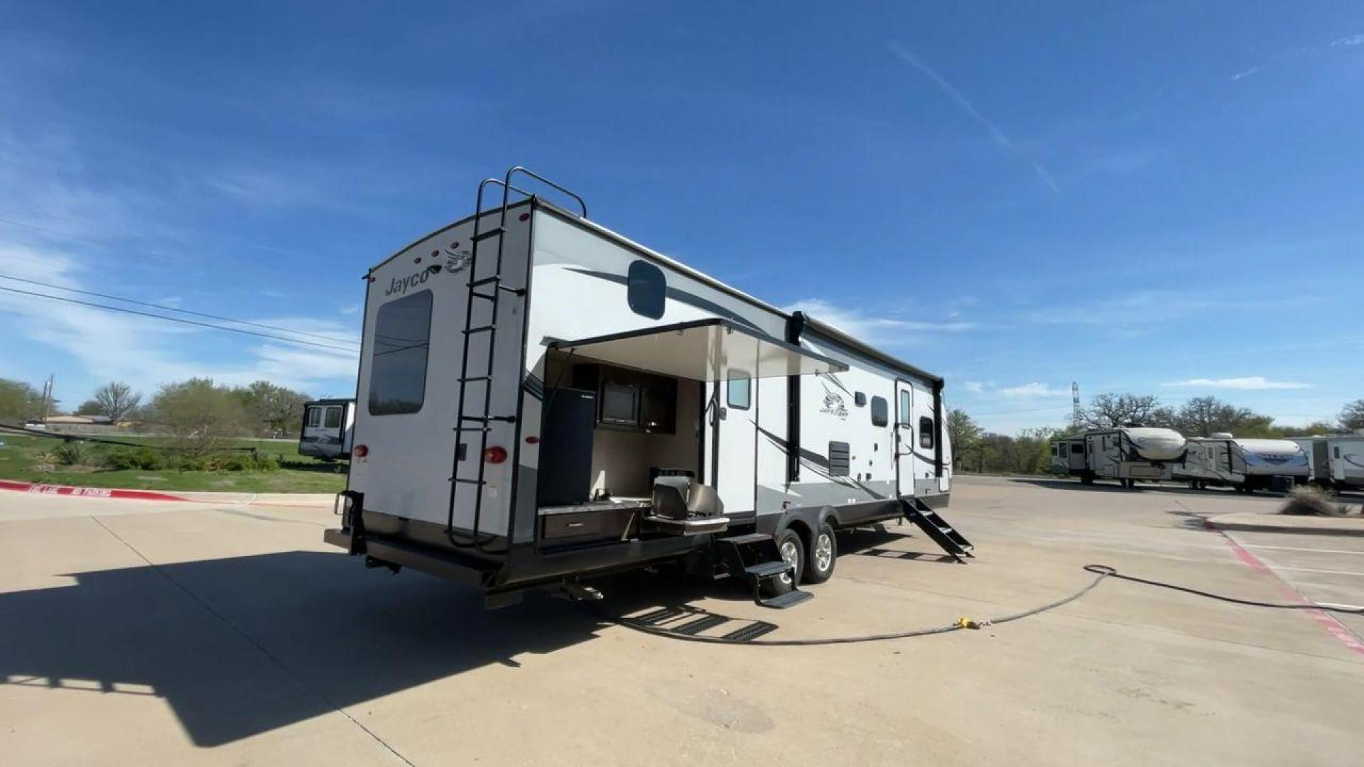 2020 JAYCO JAY FLIGHT 32BHDS (1UJBJ0BT3L1) , located at 4319 N Main Street, Cleburne, TX, 76033, (817) 221-0660, 32.435829, -97.384178 - Photo#1