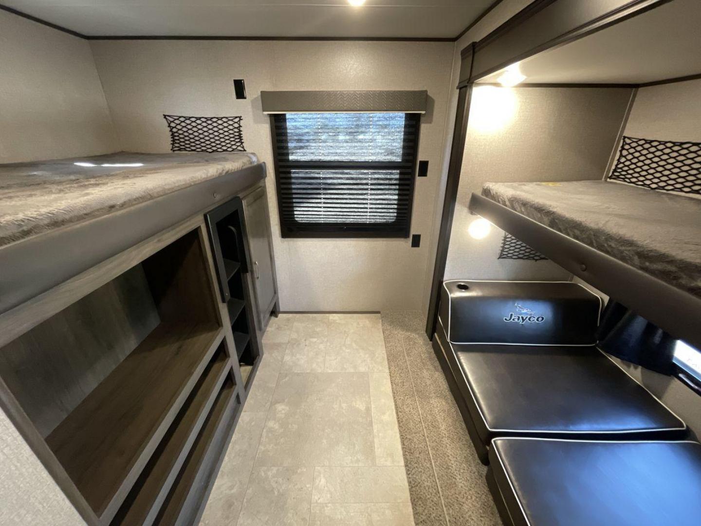 2020 JAYCO JAY FLIGHT 32BHDS (1UJBJ0BT3L1) , located at 4319 N Main Street, Cleburne, TX, 76033, (817) 221-0660, 32.435829, -97.384178 - Photo#19