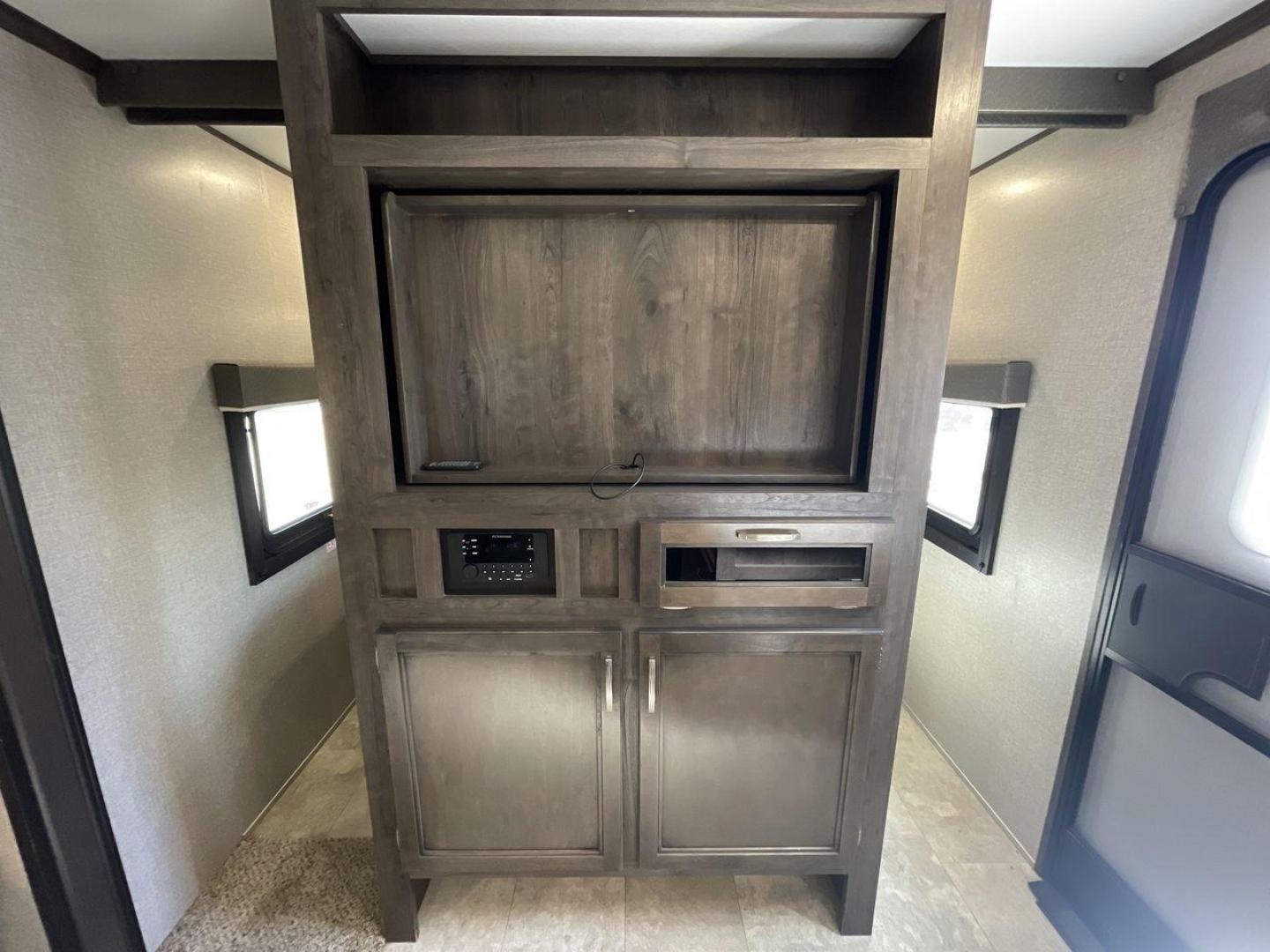 2020 JAYCO JAY FLIGHT 32BHDS (1UJBJ0BT3L1) , located at 4319 N Main Street, Cleburne, TX, 76033, (817) 221-0660, 32.435829, -97.384178 - Photo#21