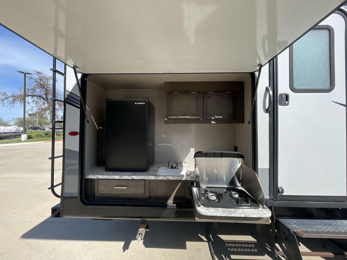 2020 JAYCO JAY FLIGHT 32BHDS (1UJBJ0BT3L1) , located at 4319 N Main Street, Cleburne, TX, 76033, (817) 221-0660, 32.435829, -97.384178 - Photo#23