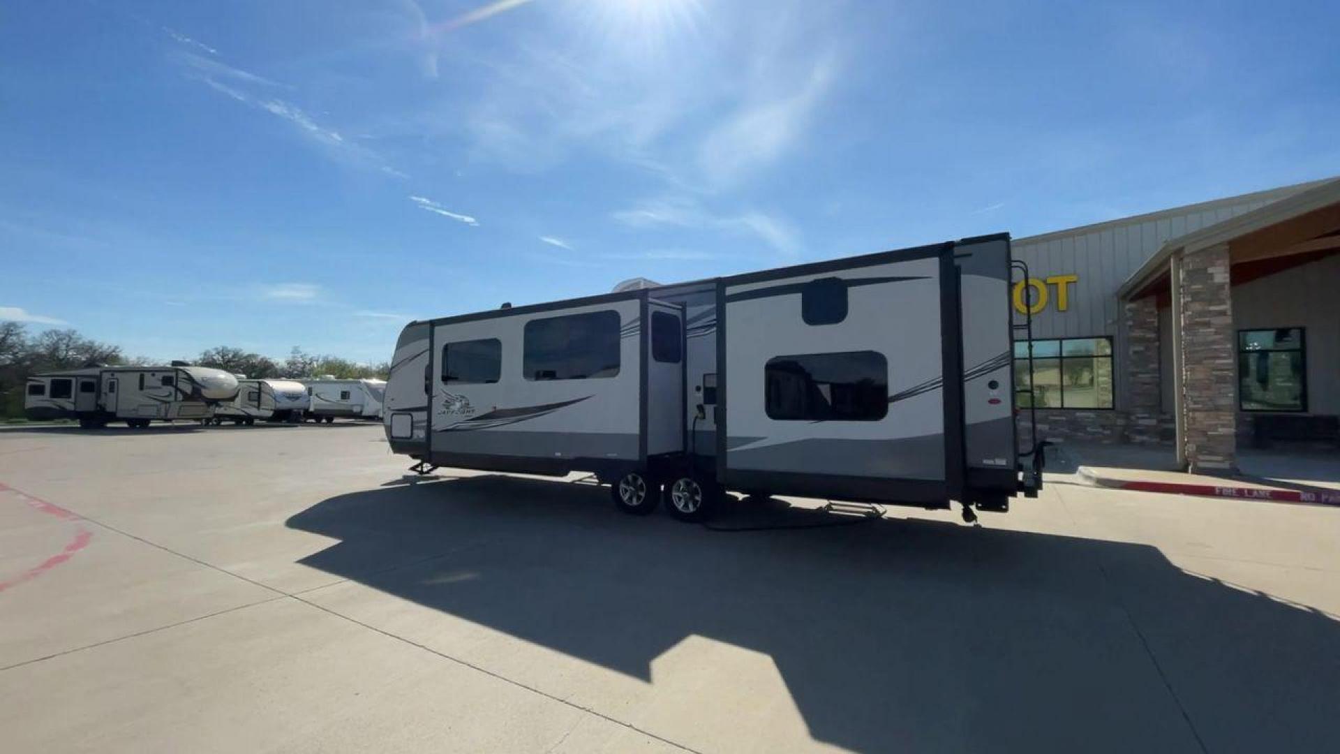 2020 JAYCO JAY FLIGHT 32BHDS (1UJBJ0BT3L1) , located at 4319 N Main Street, Cleburne, TX, 76033, (817) 221-0660, 32.435829, -97.384178 - Photo#7