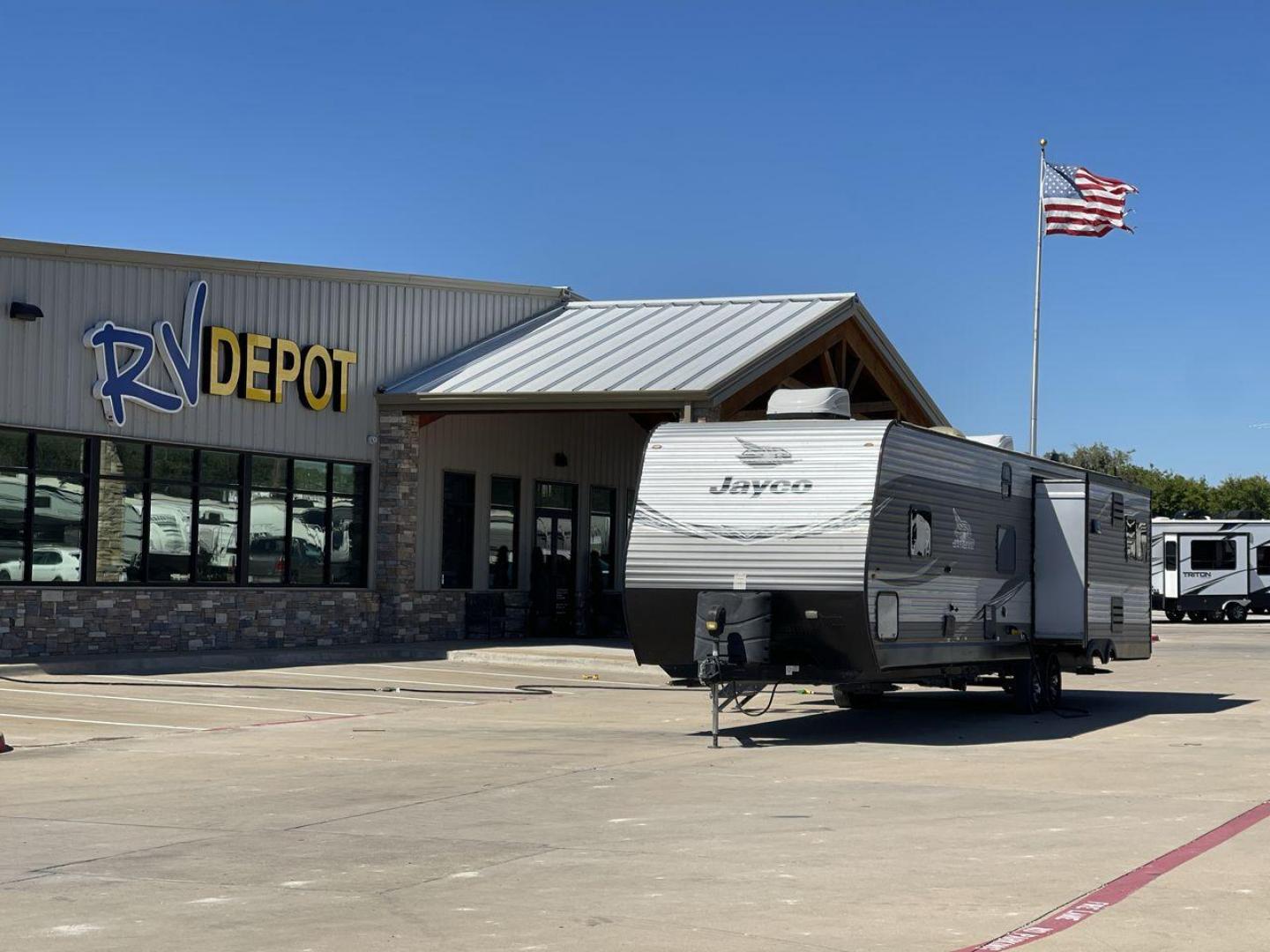 2020 JAYCO JAY FLIGHT 34MBDS (1UJBJ0BU0L1) , Length: 38.92 ft. | Dry Weight: 8,357 lbs. | Gross Weight: 10,950 lbs. | Slides: 2 transmission, located at 4319 N Main Street, Cleburne, TX, 76033, (817) 221-0660, 32.435829, -97.384178 - Photo#0