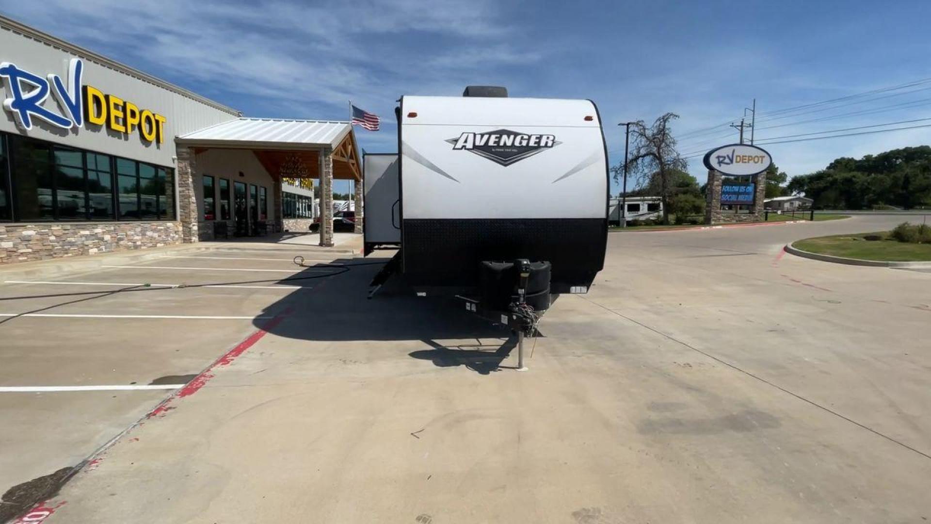 2020 TAN KEYSTONE AVENGER 32QBI (5ZT2AVXB5LB) , Length: 38 ft. | Dry Weight: 9,029 lbs. | Slides: 3 transmission, located at 4319 N Main Street, Cleburne, TX, 76033, (817) 221-0660, 32.435829, -97.384178 - Photo#4