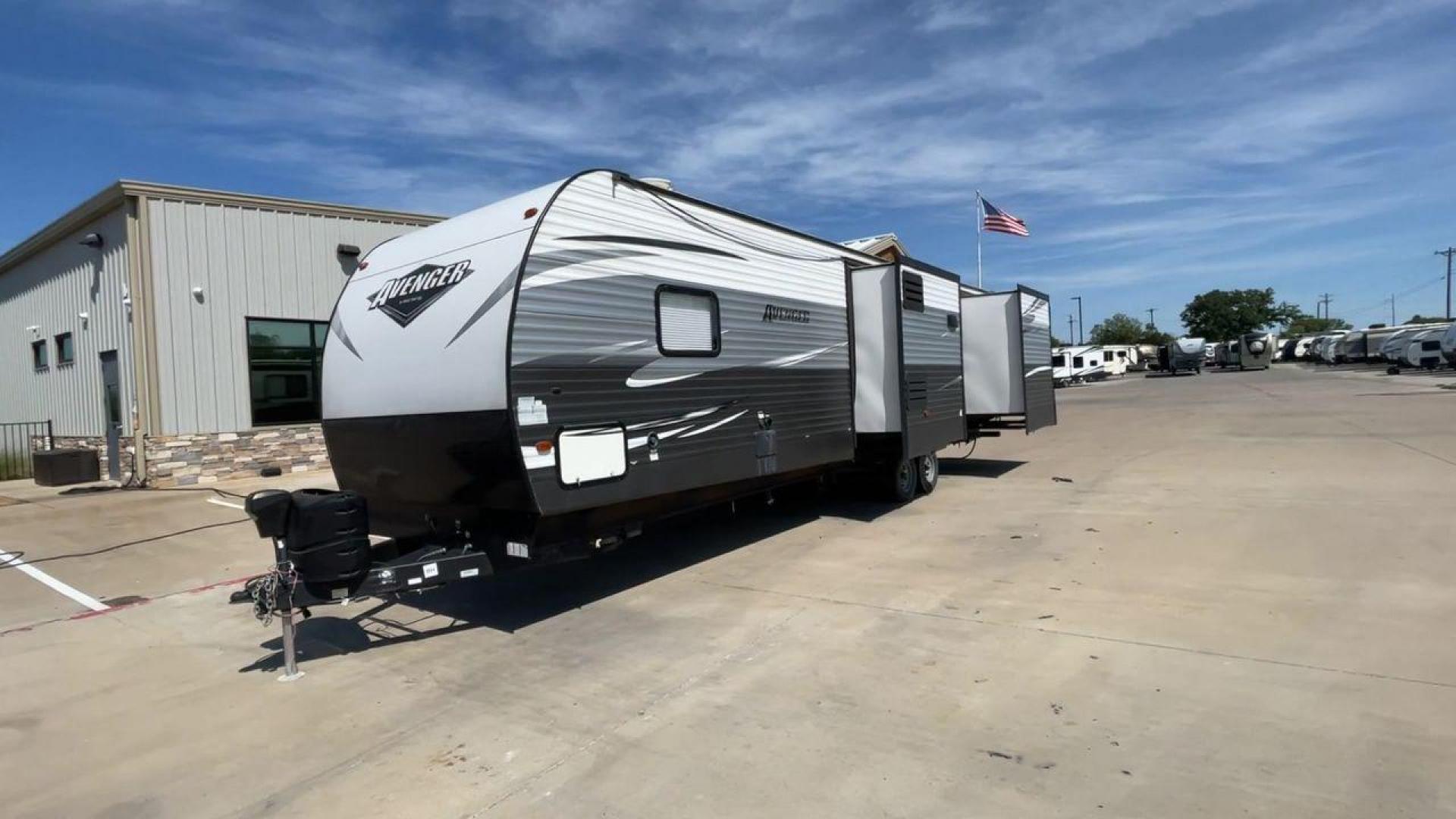 2020 TAN KEYSTONE AVENGER 32QBI (5ZT2AVXB5LB) , Length: 38 ft. | Dry Weight: 9,029 lbs. | Slides: 3 transmission, located at 4319 N Main Street, Cleburne, TX, 76033, (817) 221-0660, 32.435829, -97.384178 - Photo#5