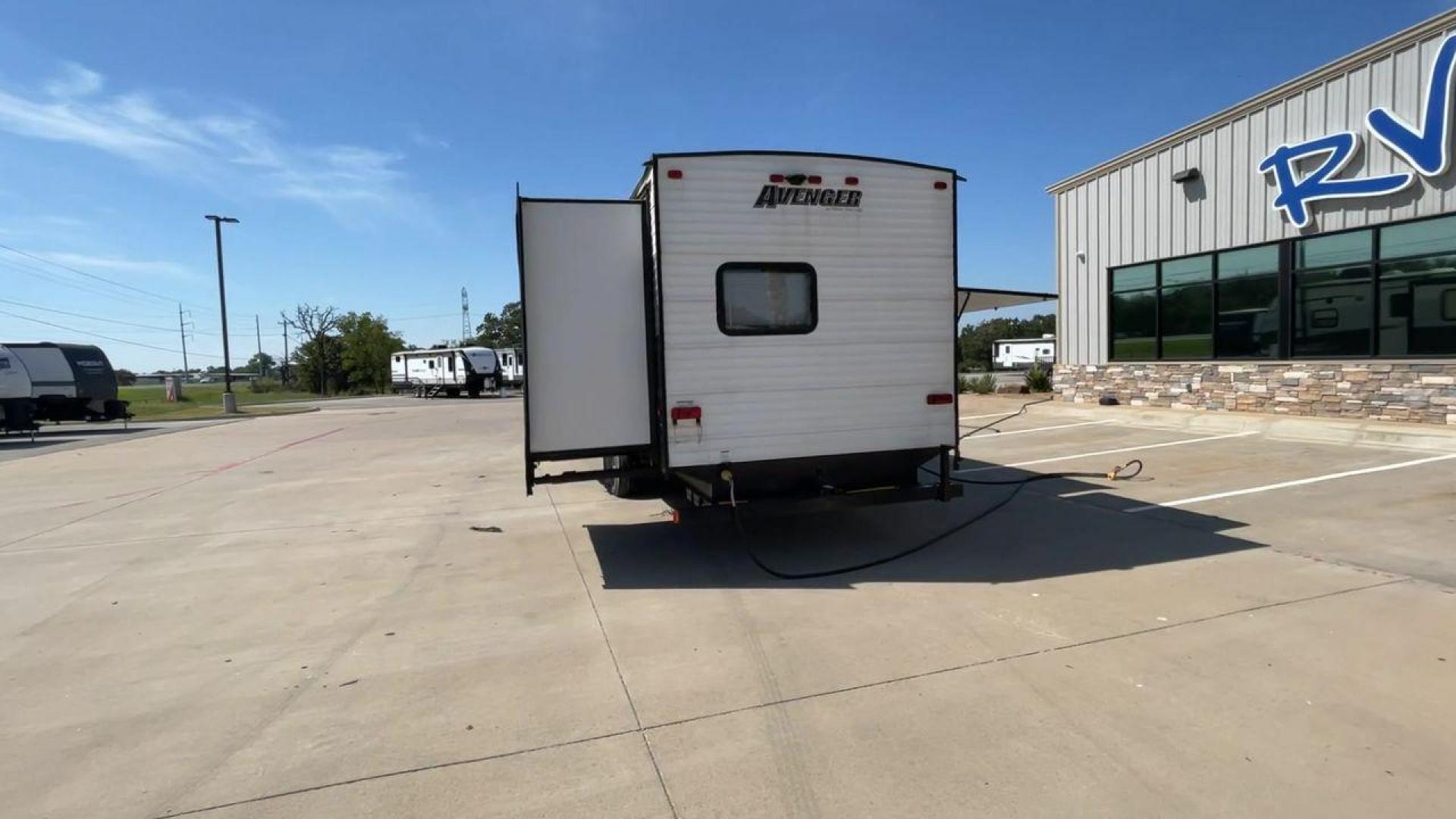 2020 TAN KEYSTONE AVENGER 32QBI (5ZT2AVXB5LB) , Length: 38 ft. | Dry Weight: 9,029 lbs. | Slides: 3 transmission, located at 4319 N Main Street, Cleburne, TX, 76033, (817) 221-0660, 32.435829, -97.384178 - Photo#8