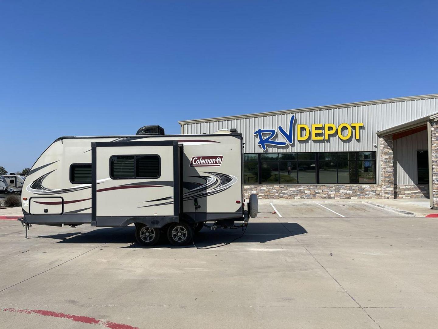 2020 KEYSTONE COLEMAN 1805RB (4YDT18029LM) , Length: 22.75 ft | Dry Weight: 4,448 lbs. | Slides: 1 transmission, located at 4319 N Main Street, Cleburne, TX, 76033, (817) 221-0660, 32.435829, -97.384178 - The 2020 Dutchmen Coleman 1805RB is a compact and lightweight travel trailer perfect for adventurers who value versatility and comfort during their travels. This trailer is ideal for both weekend getaways and extended trips, thanks to its manageable length of 22.75 feet and lightweight dry weight of - Photo#21