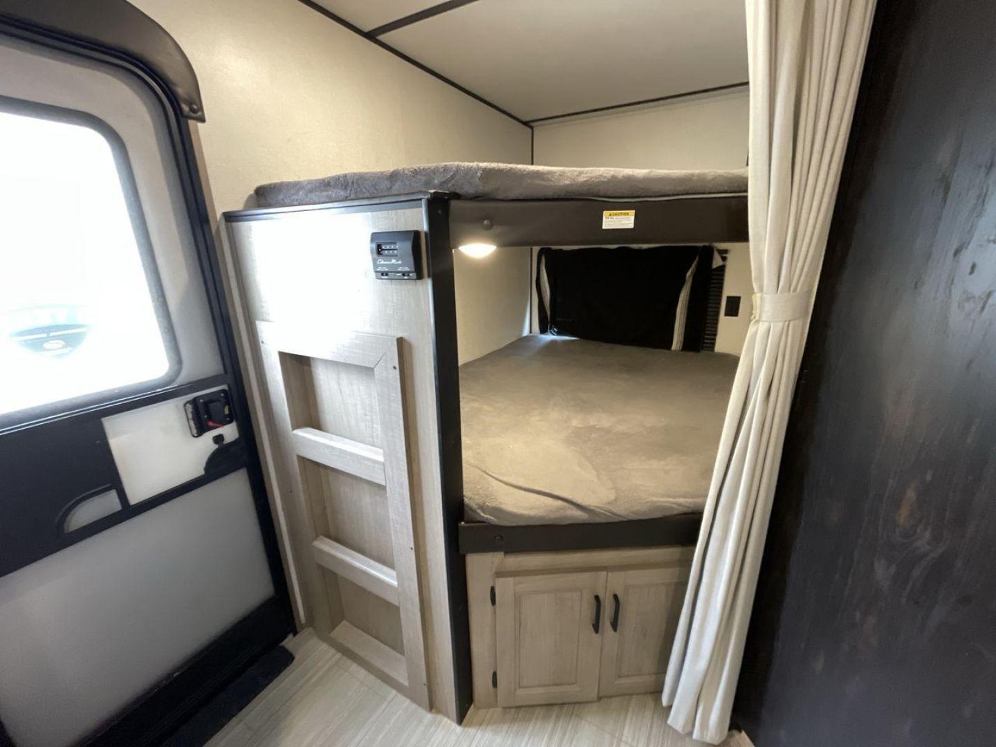 2020 KEYSTONE HIDEOUT 29DFS (4YDT29D26L7) , Length: 33.92 ft. | Dry Weight: 7,162 lbs. | Gross Weight: 9,680 lbs. | Slides: 1 transmission, located at 4319 N Main Street, Cleburne, TX, 76033, (817) 221-0660, 32.435829, -97.384178 - Take the whole family and a few extra on an adventure in this 2020 Keystone Hideout 29DFS! This travel trailer measures almost 34 feet long and 11 feet tall. It has a dry weight of 7,162 lbs. and a GVWR of 9,680 lbs. It includes one power slide as well as one power awning. This Hideout is a bu - Photo#19