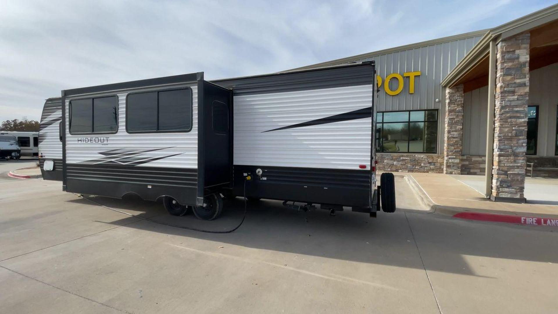 2020 KEYSTONE HIDEOUT 29DFS (4YDT29D26L7) , Length: 33.92 ft. | Dry Weight: 7,162 lbs. | Gross Weight: 9,680 lbs. | Slides: 1 transmission, located at 4319 N Main Street, Cleburne, TX, 76033, (817) 221-0660, 32.435829, -97.384178 - Take the whole family and a few extra on an adventure in this 2020 Keystone Hideout 29DFS! This travel trailer measures almost 34 feet long and 11 feet tall. It has a dry weight of 7,162 lbs. and a GVWR of 9,680 lbs. It includes one power slide as well as one power awning. This Hideout is a bu - Photo#7