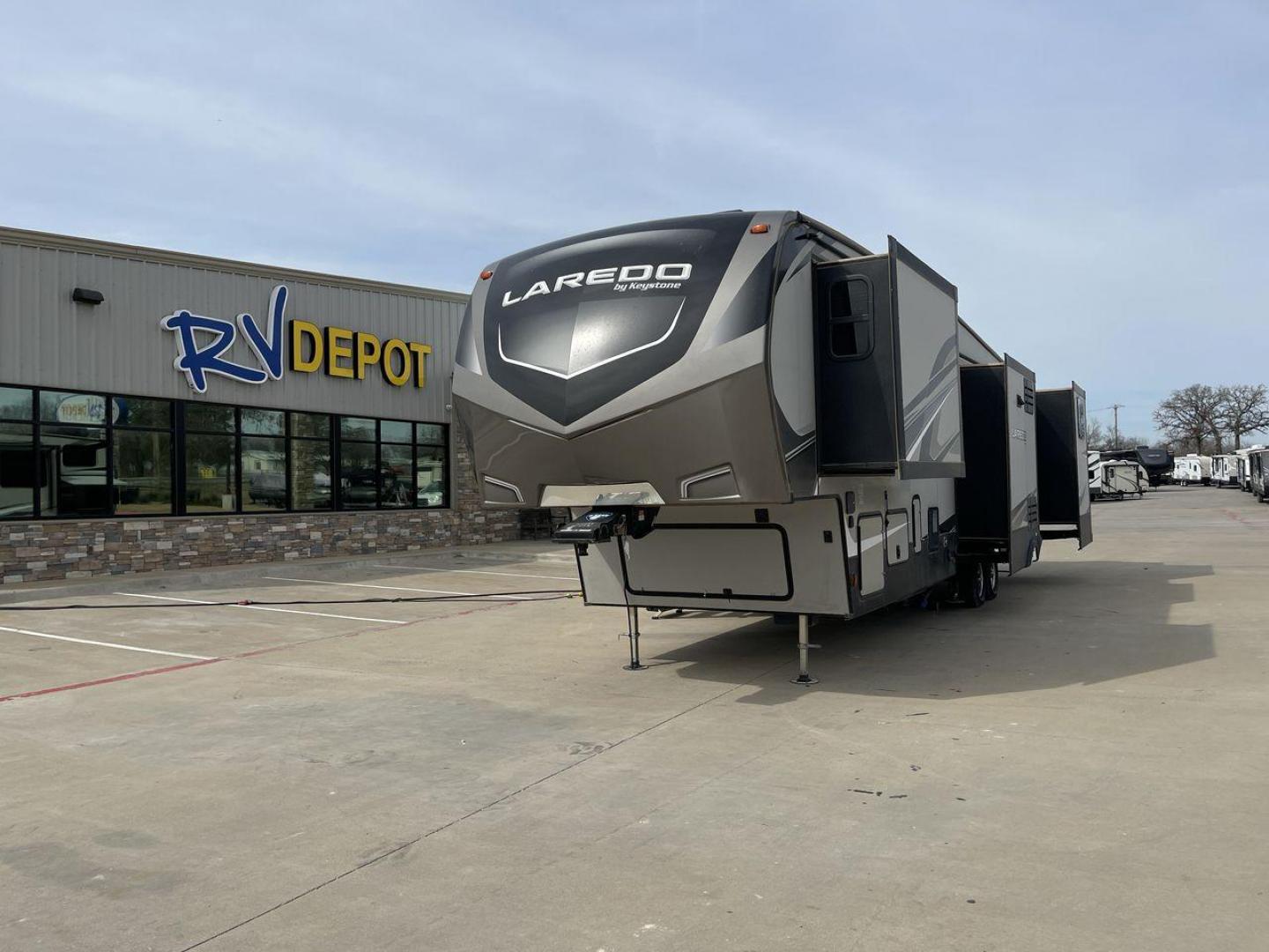 2020 KEYSTONE LAREDO 367BH (4YDF36729LE) , located at 4319 N Main Street, Cleburne, TX, 76033, (817) 221-0660, 32.435829, -97.384178 - Photo#0