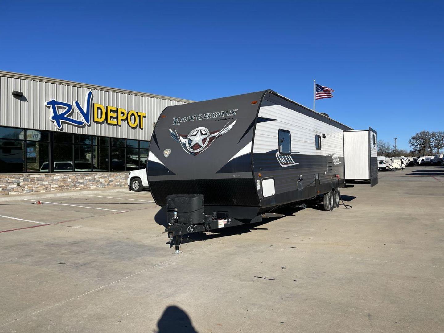 2020 GRAY KEYSTONE LONGHORN 333DB (4YDT33324LS) , Length: 37 ft | Dry Weight: 8,214 lbs | Slides: 2 transmission, located at 4319 N Main Street, Cleburne, TX, 76033, (817) 221-0660, 32.435829, -97.384178 - Photo#2