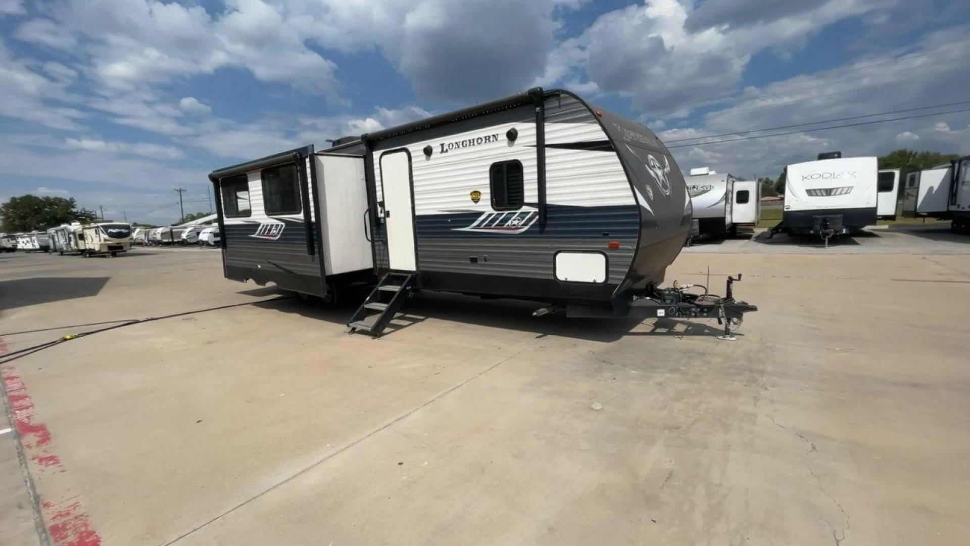 2020 GRAY KEYSTONE LONGHORN 333DB (4YDT33324LS) , Length: 37 ft | Dry Weight: 8,214 lbs | Slides: 2 transmission, located at 4319 N Main Street, Cleburne, TX, 76033, (817) 221-0660, 32.435829, -97.384178 - Photo#3