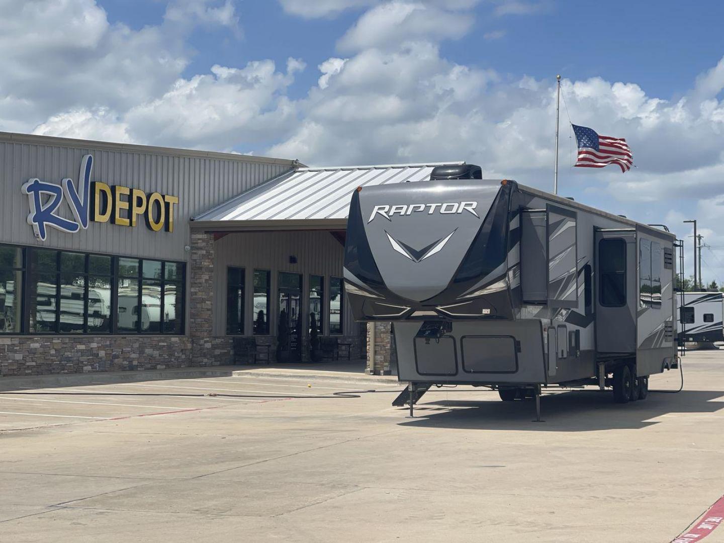 2020 KEYSTONE RAPTOR 423 (4YDF42332LR) , located at 4319 N Main Street, Cleburne, TX, 76033, (817) 221-0660, 32.435829, -97.384178 - Photo#0