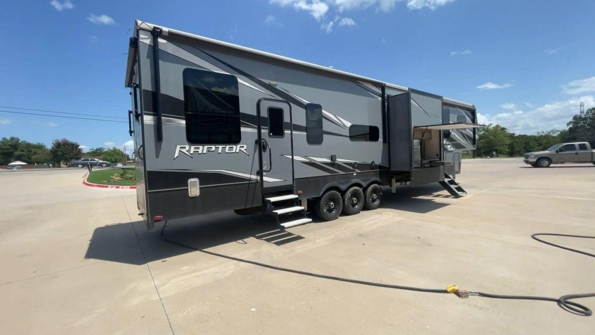 2020 KEYSTONE RAPTOR 423 (4YDF42332LR) , located at 4319 N Main Street, Cleburne, TX, 76033, (817) 221-0660, 32.435829, -97.384178 - Photo#1