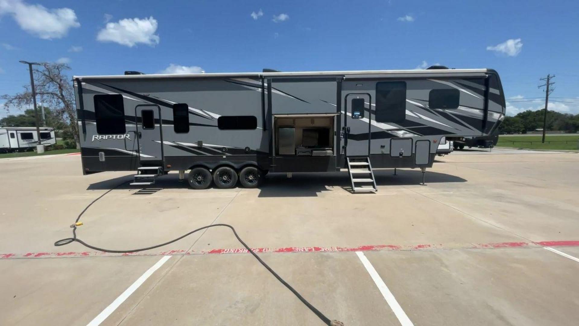 2020 KEYSTONE RAPTOR 423 (4YDF42332LR) , located at 4319 N Main Street, Cleburne, TX, 76033, (817) 221-0660, 32.435829, -97.384178 - Photo#2