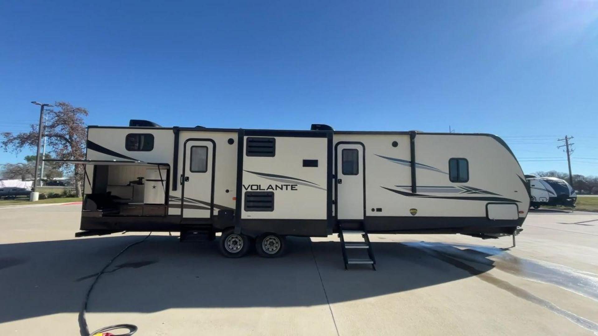 2020 KEYSTONE RV VOLANTE 33BH (4YDT33B26L6) , Length: 37.5 ft. | Dry Weight: 8,284 lbs. | Slides: 3 transmission, located at 4319 N Main Street, Cleburne, TX, 76033, (817) 221-0660, 32.435829, -97.384178 - With the 2020 Keystone RV Volante 33BH travel trailer, the family will sure enjoy every camping trip in all seasons. This trailer comes with ideal amenities to make your stay comfortable. This unit measures 38 ft length, 8 ft width, and 11.6 ft interior height. It has a dry weight of 7,658 lbs along - Photo#2