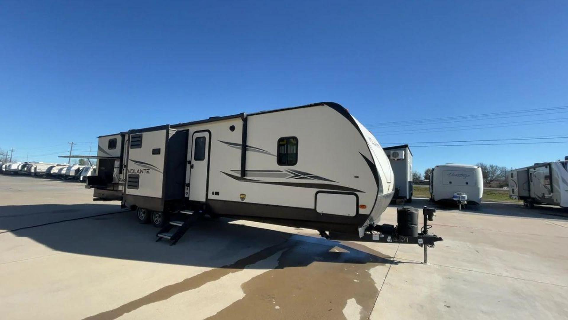 2020 KEYSTONE RV VOLANTE 33BH (4YDT33B26L6) , Length: 37.5 ft. | Dry Weight: 8,284 lbs. | Slides: 3 transmission, located at 4319 N Main Street, Cleburne, TX, 76033, (817) 221-0660, 32.435829, -97.384178 - With the 2020 Keystone RV Volante 33BH travel trailer, the family will sure enjoy every camping trip in all seasons. This trailer comes with ideal amenities to make your stay comfortable. This unit measures 38 ft length, 8 ft width, and 11.6 ft interior height. It has a dry weight of 7,658 lbs along - Photo#3