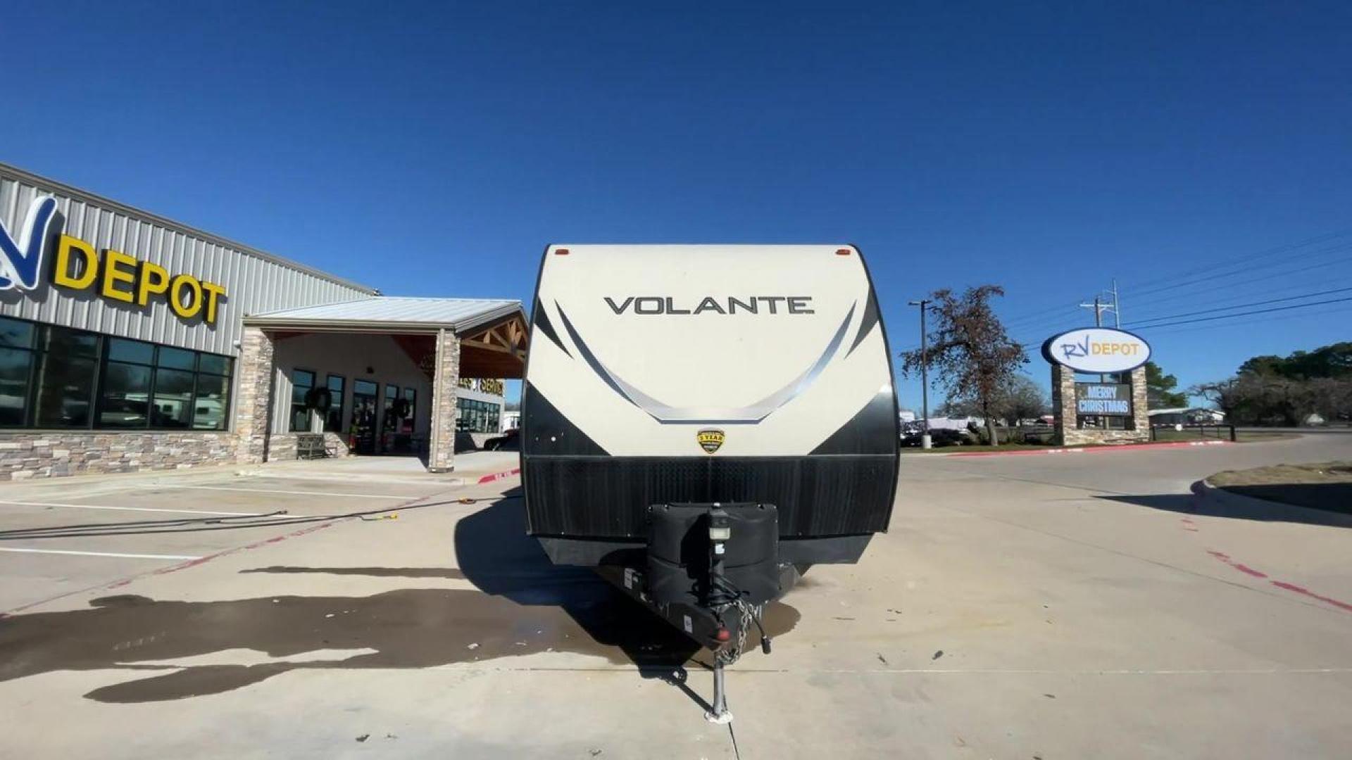 2020 KEYSTONE RV VOLANTE 33BH (4YDT33B26L6) , Length: 37.5 ft. | Dry Weight: 8,284 lbs. | Slides: 3 transmission, located at 4319 N Main Street, Cleburne, TX, 76033, (817) 221-0660, 32.435829, -97.384178 - With the 2020 Keystone RV Volante 33BH travel trailer, the family will sure enjoy every camping trip in all seasons. This trailer comes with ideal amenities to make your stay comfortable. This unit measures 38 ft length, 8 ft width, and 11.6 ft interior height. It has a dry weight of 7,658 lbs along - Photo#4