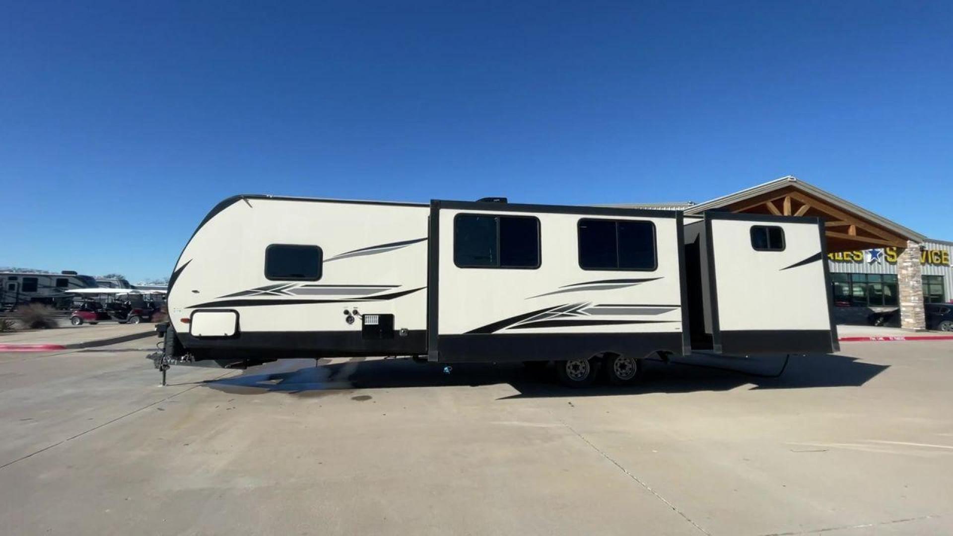 2020 KEYSTONE RV VOLANTE 33BH (4YDT33B26L6) , Length: 37.5 ft. | Dry Weight: 8,284 lbs. | Slides: 3 transmission, located at 4319 N Main Street, Cleburne, TX, 76033, (817) 221-0660, 32.435829, -97.384178 - With the 2020 Keystone RV Volante 33BH travel trailer, the family will sure enjoy every camping trip in all seasons. This trailer comes with ideal amenities to make your stay comfortable. This unit measures 38 ft length, 8 ft width, and 11.6 ft interior height. It has a dry weight of 7,658 lbs along - Photo#6