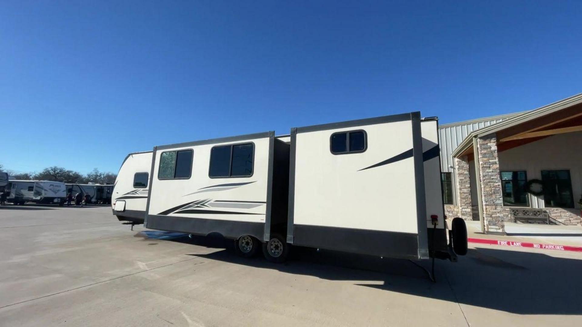 2020 KEYSTONE RV VOLANTE 33BH (4YDT33B26L6) , Length: 37.5 ft. | Dry Weight: 8,284 lbs. | Slides: 3 transmission, located at 4319 N Main Street, Cleburne, TX, 76033, (817) 221-0660, 32.435829, -97.384178 - With the 2020 Keystone RV Volante 33BH travel trailer, the family will sure enjoy every camping trip in all seasons. This trailer comes with ideal amenities to make your stay comfortable. This unit measures 38 ft length, 8 ft width, and 11.6 ft interior height. It has a dry weight of 7,658 lbs along - Photo#7