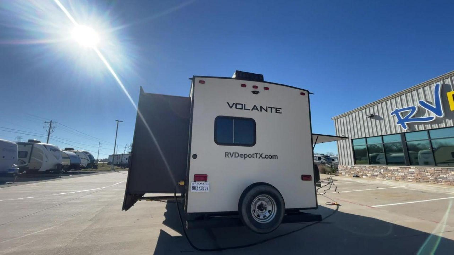 2020 KEYSTONE RV VOLANTE 33BH (4YDT33B26L6) , Length: 37.5 ft. | Dry Weight: 8,284 lbs. | Slides: 3 transmission, located at 4319 N Main Street, Cleburne, TX, 76033, (817) 221-0660, 32.435829, -97.384178 - With the 2020 Keystone RV Volante 33BH travel trailer, the family will sure enjoy every camping trip in all seasons. This trailer comes with ideal amenities to make your stay comfortable. This unit measures 38 ft length, 8 ft width, and 11.6 ft interior height. It has a dry weight of 7,658 lbs along - Photo#8