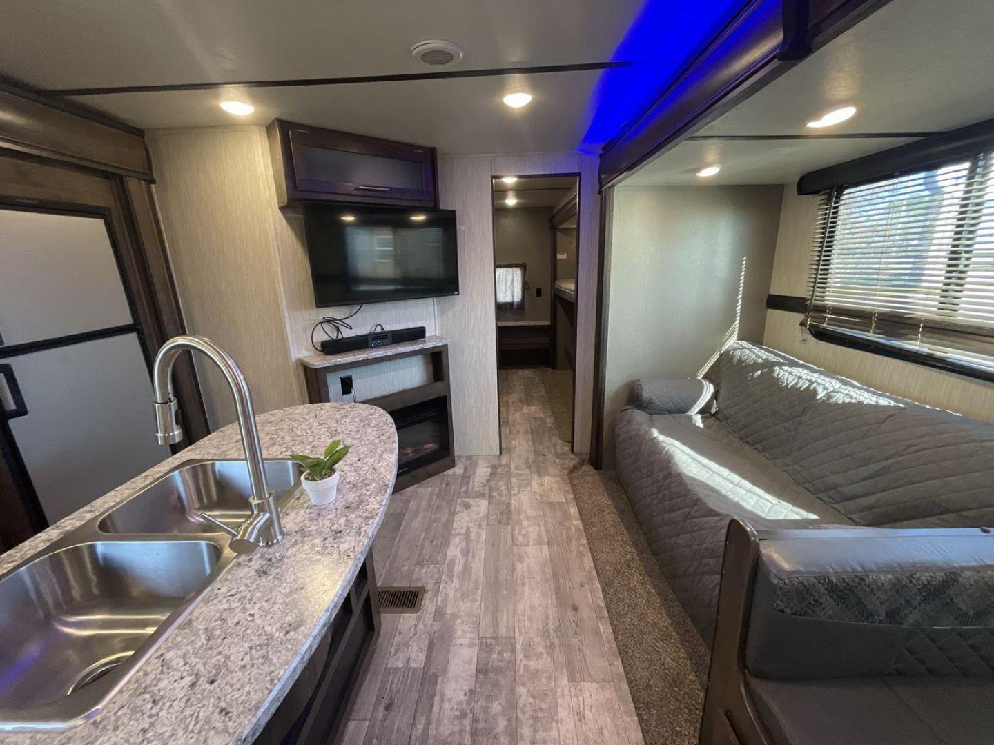 2020 KEYSTONE RV VOLANTE 33BH (4YDT33B26L6) , Length: 37.5 ft. | Dry Weight: 8,284 lbs. | Slides: 3 transmission, located at 4319 N Main Street, Cleburne, TX, 76033, (817) 221-0660, 32.435829, -97.384178 - With the 2020 Keystone RV Volante 33BH travel trailer, the family will sure enjoy every camping trip in all seasons. This trailer comes with ideal amenities to make your stay comfortable. This unit measures 38 ft length, 8 ft width, and 11.6 ft interior height. It has a dry weight of 7,658 lbs along - Photo#11