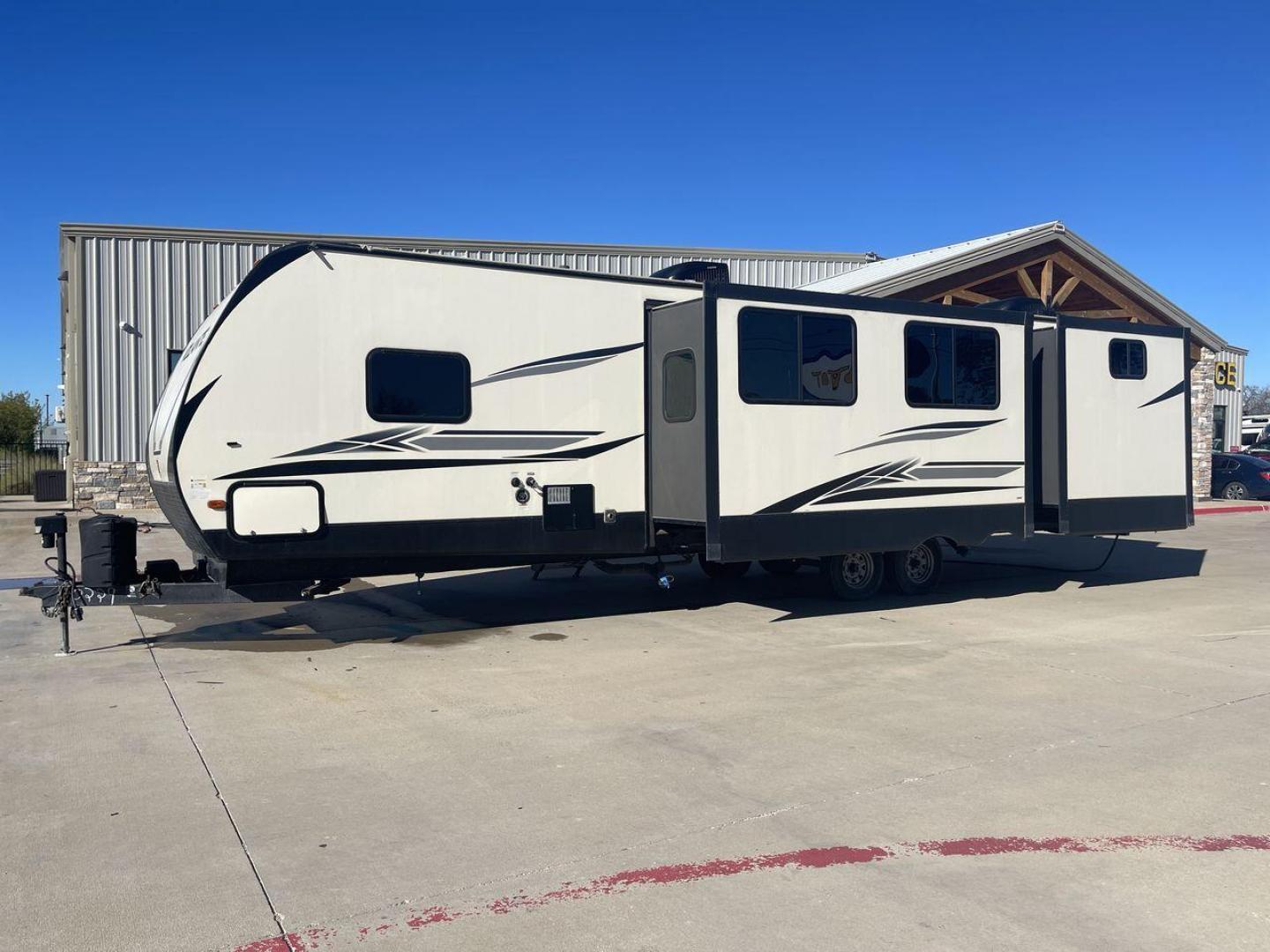 2020 KEYSTONE RV VOLANTE 33BH (4YDT33B26L6) , Length: 37.5 ft. | Dry Weight: 8,284 lbs. | Slides: 3 transmission, located at 4319 N Main Street, Cleburne, TX, 76033, (817) 221-0660, 32.435829, -97.384178 - With the 2020 Keystone RV Volante 33BH travel trailer, the family will sure enjoy every camping trip in all seasons. This trailer comes with ideal amenities to make your stay comfortable. This unit measures 38 ft length, 8 ft width, and 11.6 ft interior height. It has a dry weight of 7,658 lbs along - Photo#25