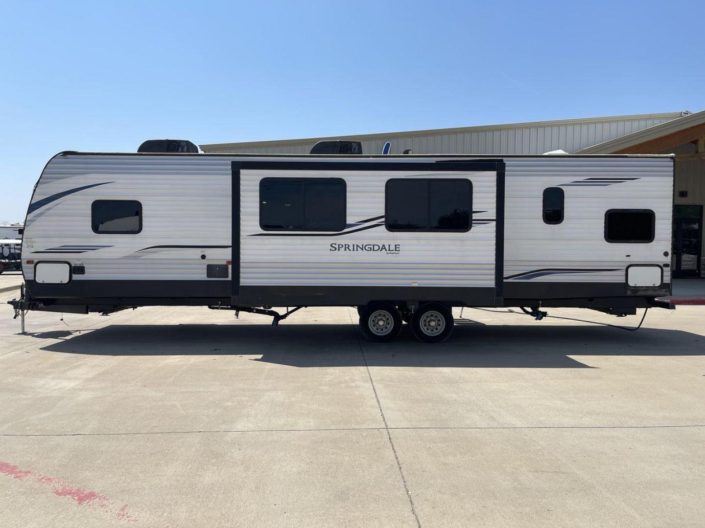 2020 KEYSTONE SPRINGDALE 335BH (4YDT33529L3) , Length: 37.75 ft. | Dry Weight: 8,095 lbs. | Gross Weight: 11,200 lbs. | Slides: 1 transmission, located at 4319 N Main Street, Cleburne, TX, 76033, (817) 221-0660, 32.435829, -97.384178 - The 2020 Keystone Springdale 335BH is a superb travel trailer designed for families and groups looking for ample space and comfort on their outdoor adventures. This unit features a length of 37.75 feet, a dry weight of 8,095 pounds, and a robust gross weight capacity of 11,200 pounds, making it both - Photo#24