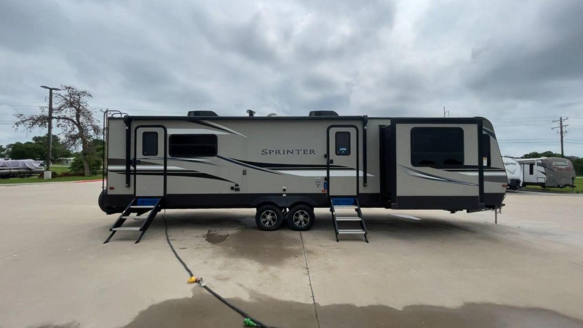 2020 KEYSTONE SPRINTER 330KBS (4YDT33027L1) , located at 4319 N Main Street, Cleburne, TX, 76033, (817) 221-0660, 32.435829, -97.384178 - Photo#2