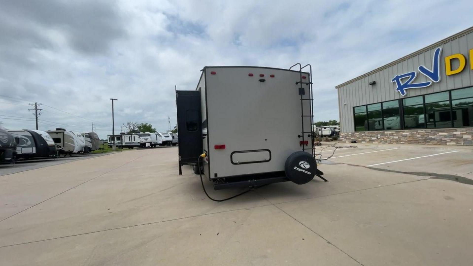 2020 KEYSTONE SPRINTER 330KBS (4YDT33027L1) , located at 4319 N Main Street, Cleburne, TX, 76033, (817) 221-0660, 32.435829, -97.384178 - Photo#8