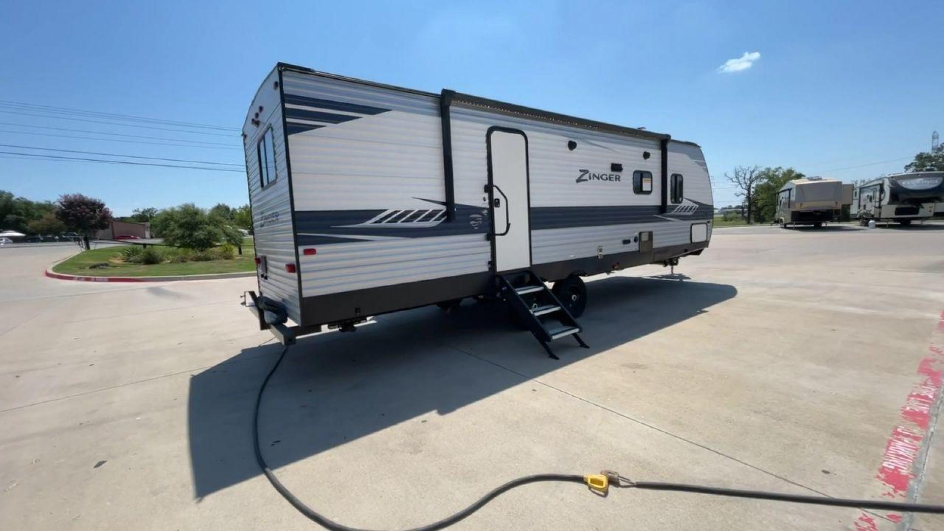 2020 KEYSTONE ZINGER 280RB (4YDT28023LS) , located at 4319 N Main Street, Cleburne, TX, 76033, (817) 221-0660, 32.435829, -97.384178 - Photo#1