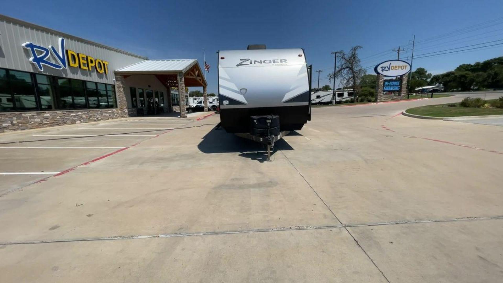 2020 KEYSTONE ZINGER 280RB (4YDT28023LS) , located at 4319 N Main Street, Cleburne, TX, 76033, (817) 221-0660, 32.435829, -97.384178 - Photo#4