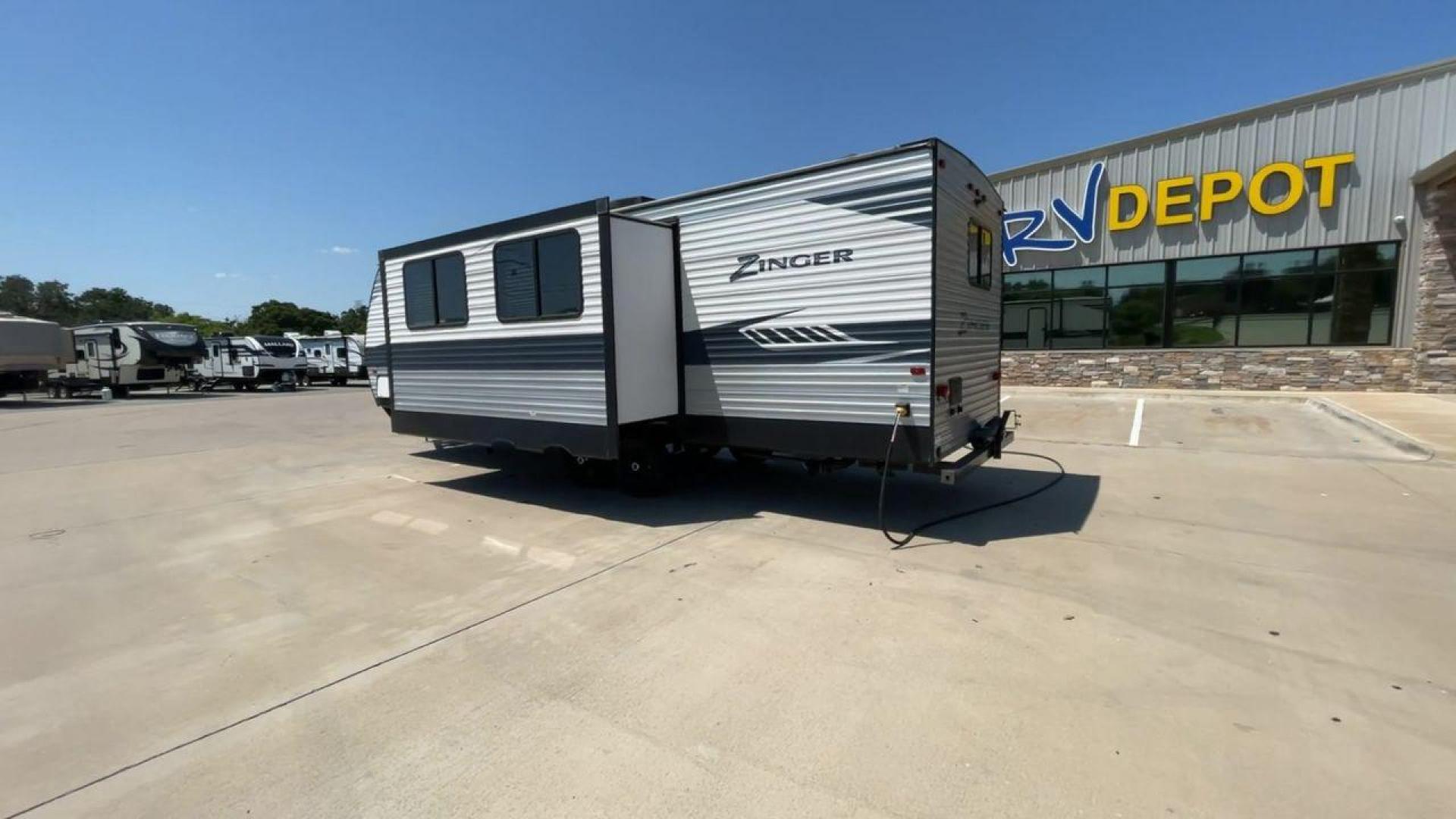 2020 KEYSTONE ZINGER 280RB (4YDT28023LS) , located at 4319 N Main Street, Cleburne, TX, 76033, (817) 221-0660, 32.435829, -97.384178 - Photo#7