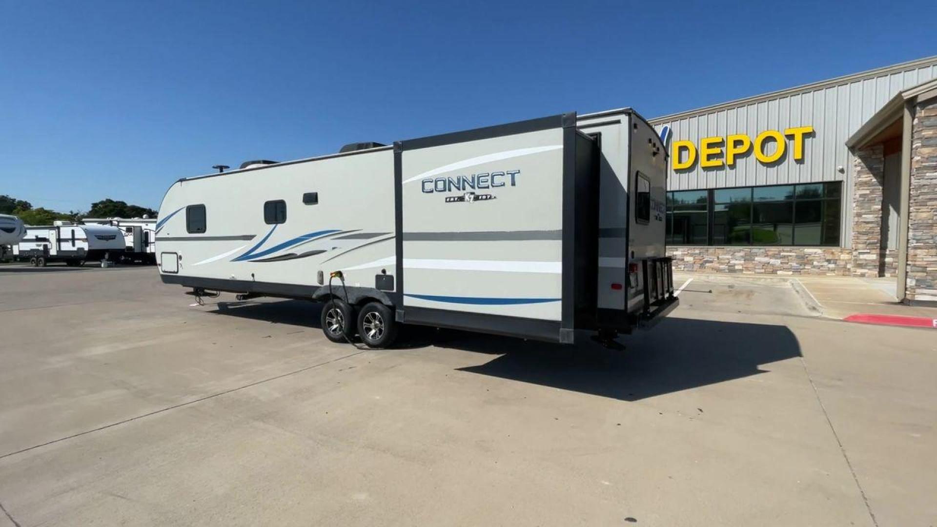 2020 KZ CONNECT 322BHK (4EZTL3221L7) , Length: 37.75 ft. | Dry Weight: 7,700 lbs. | Gross Weight: 8,800 lbs. | Slides: 2 transmission, located at 4319 N Main Street, Cleburne, TX, 76033, (817) 221-0660, 32.435829, -97.384178 - Photo#7