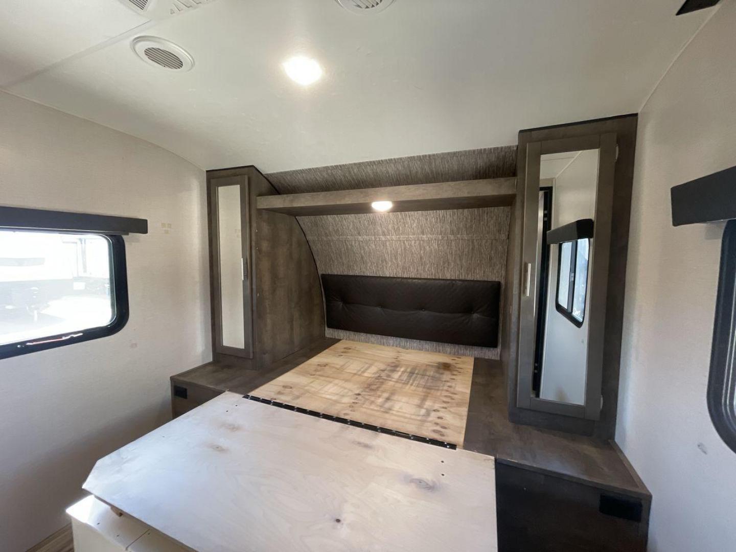 2020 KZ CONNECT 322BHK (4EZTL3221L7) , Length: 37.75 ft. | Dry Weight: 7,700 lbs. | Gross Weight: 8,800 lbs. | Slides: 2 transmission, located at 4319 N Main Street, Cleburne, TX, 76033, (817) 221-0660, 32.435829, -97.384178 - Photo#16