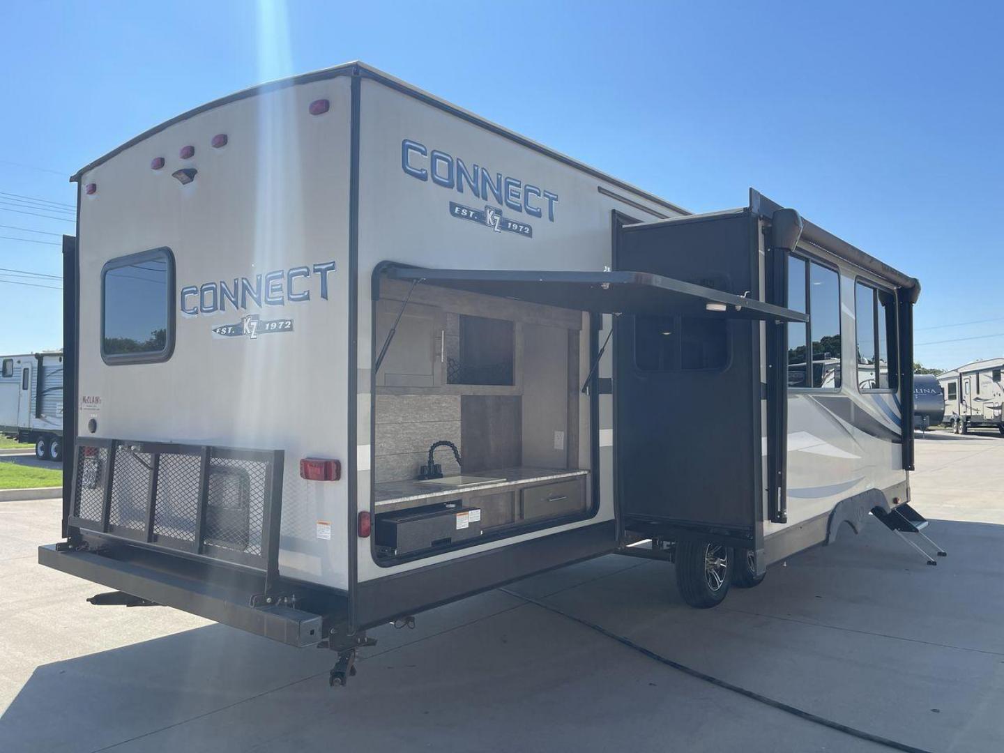 2020 KZ CONNECT 322BHK (4EZTL3221L7) , Length: 37.75 ft. | Dry Weight: 7,700 lbs. | Gross Weight: 8,800 lbs. | Slides: 2 transmission, located at 4319 N Main Street, Cleburne, TX, 76033, (817) 221-0660, 32.435829, -97.384178 - Photo#24