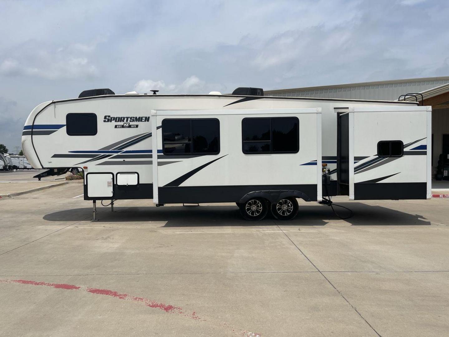 2020 KZ SPORTSMEN 302BHK (4EZFS3621L6) , located at 4319 N Main Street, Cleburne, TX, 76033, (817) 221-0660, 32.435829, -97.384178 - Photo#23