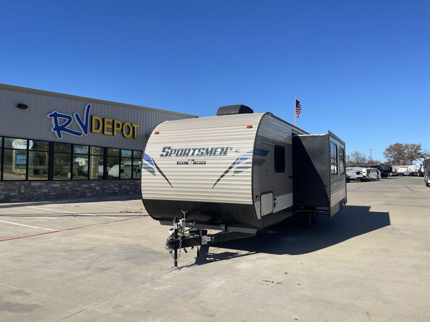 2020 K-Z SPORTSMEN 291BH (4EZTU2929L5) , located at 4319 N Main Street, Cleburne, TX, 76033, (817) 221-0660, 32.435829, -97.384178 - Don’t hesitate to bring along a few extra campers in this 2020 K-Z Sportsmen 291BH! This travel trailer is a bunk model that offers sleeping space for up to 10 people, making it ideal for large families or friend groups. It also includes a large slide for a more spacious interior. It’s certainly - Photo#0